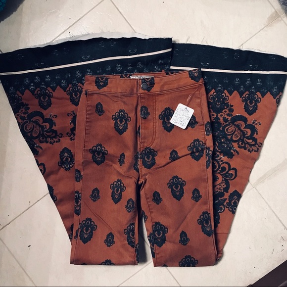 NWT FREE PEOPLE float on flares RARE - Picture 5 of 8